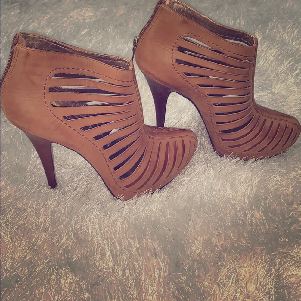 BCBG Generations Size 8.5 Bootie Shoe